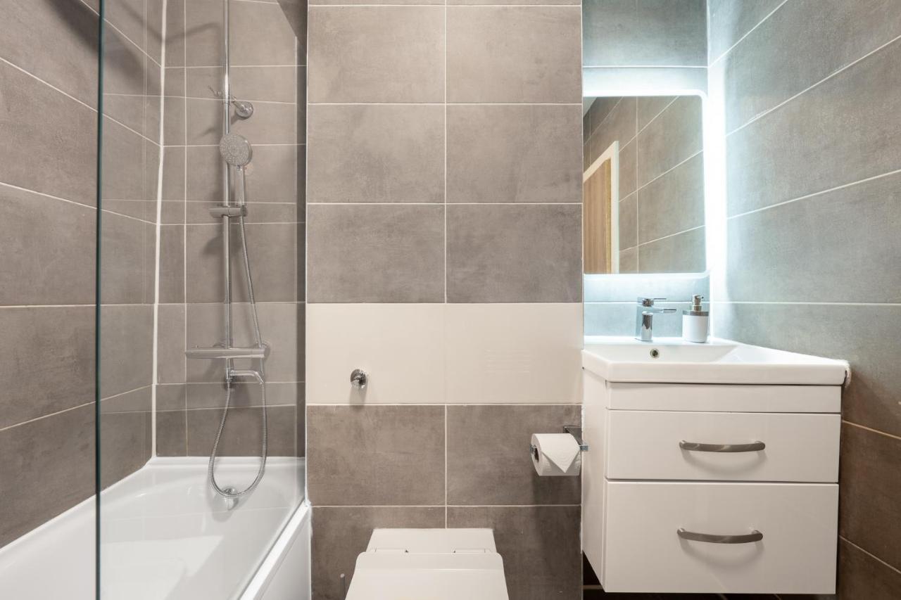 Ashview 8 - Heathrow - Business - Free Parking Apartman Staines-upon-Thames Kültér fotó